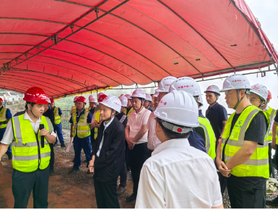 中國中鐵黨委常委、副總裁、總工程師孔遁率...